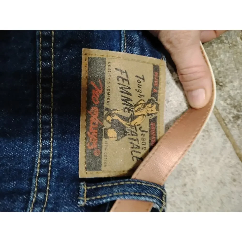 High-Rise Women’s Jeans in Dark Blue - Picture 6 of 7
